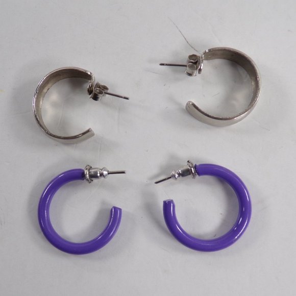 Fashion Jewelry Earrings Lot - 5 Pairs, 2 Single: Gold Tone Swirl, Hoop, Costume - Picture 8 of 11